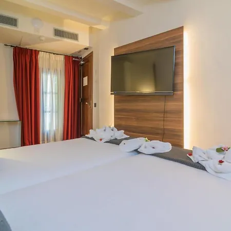 Central Maria Hotel